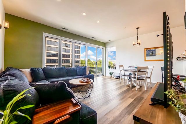 17 W 35th Street 304, Chicago, IL 60616