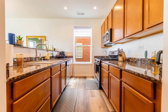 17 W 35th Street 304, Chicago, IL 60616