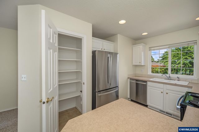 348 Crystal Springs Ln N, Keizer, OR 97303