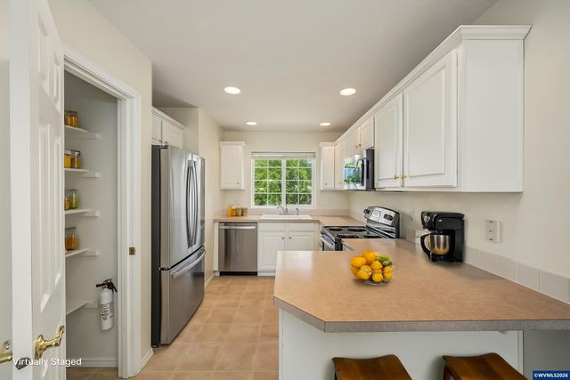 348 Crystal Springs Ln N, Keizer, OR 97303