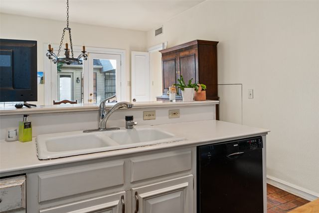 3 Royal Terrace Court, Dallas, TX 75225