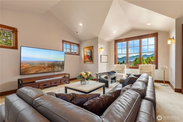 36207 SE Saint Andrews Lane, Snoqualmie, WA 98065
