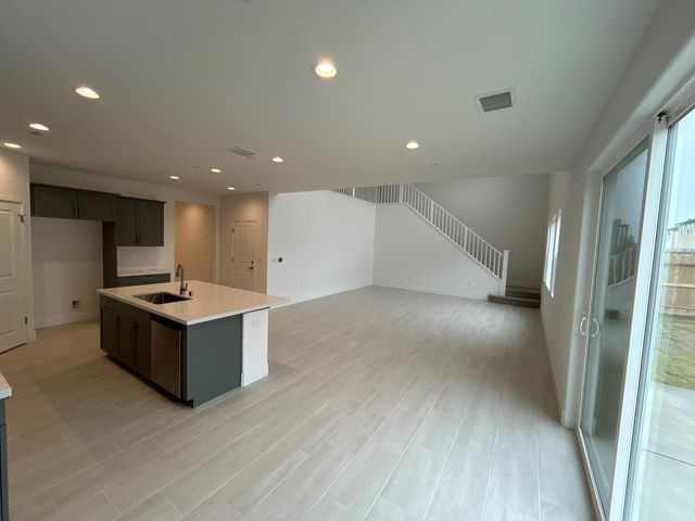 2882 E Corteza Drive, Fresno, CA 93730