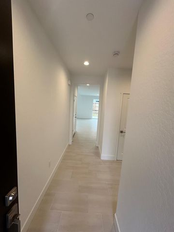 2882 E Corteza Drive, Fresno, CA 93730