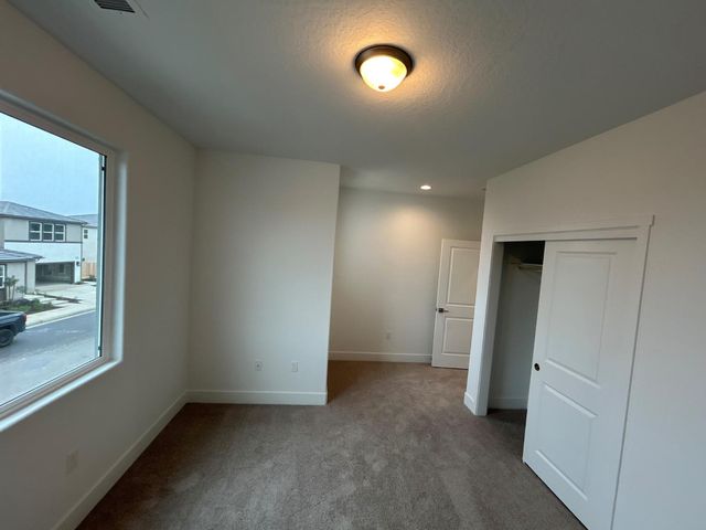 2882 E Corteza Drive, Fresno, CA 93730