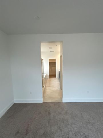 2882 E Corteza Drive, Fresno, CA 93730