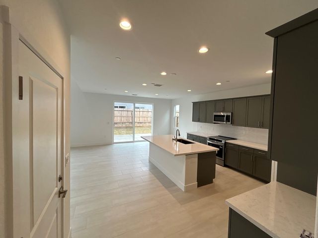 2882 E Corteza Drive, Fresno, CA 93730