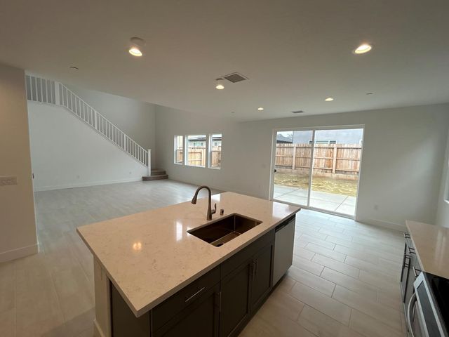 2882 E Corteza Drive, Fresno, CA 93730