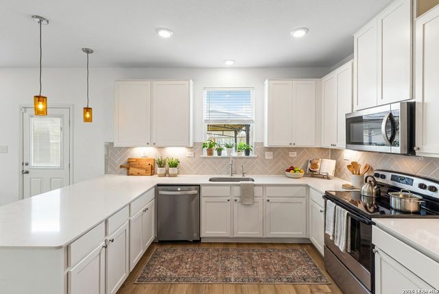 14319 Breakline Way, Elmendorf, TX 78112