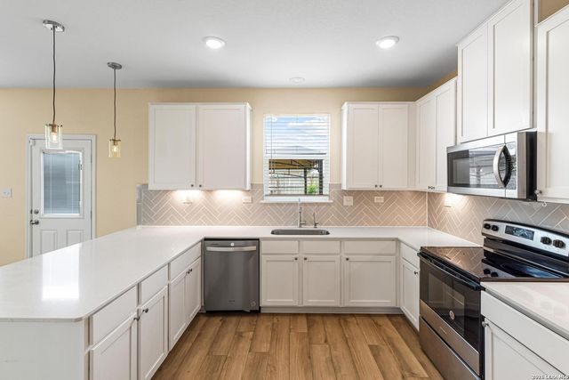 14319 Breakline Way, Elmendorf, TX 78112