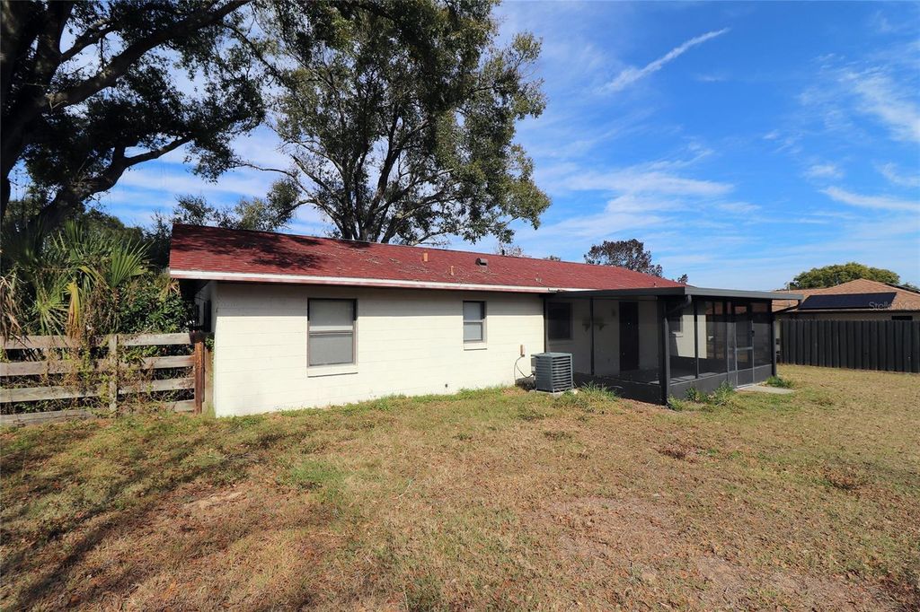 Image 12 of property listing at 109 E CHESTER STREET, Clermont, FL 34715