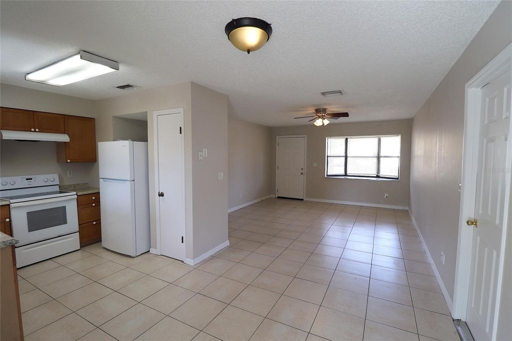Image 15 of property listing at 109 E CHESTER STREET, Clermont, FL 34715