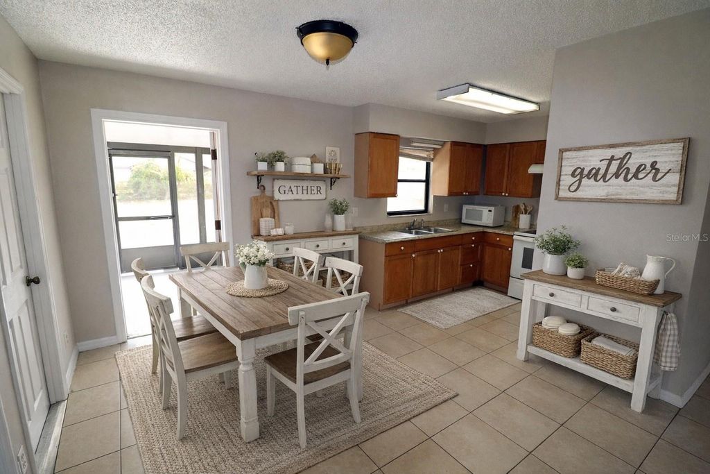 Image 16 of property listing at 109 E CHESTER STREET, Clermont, FL 34715