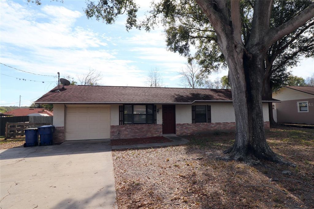 Image 3 of property listing at 109 E CHESTER STREET, Clermont, FL 34715