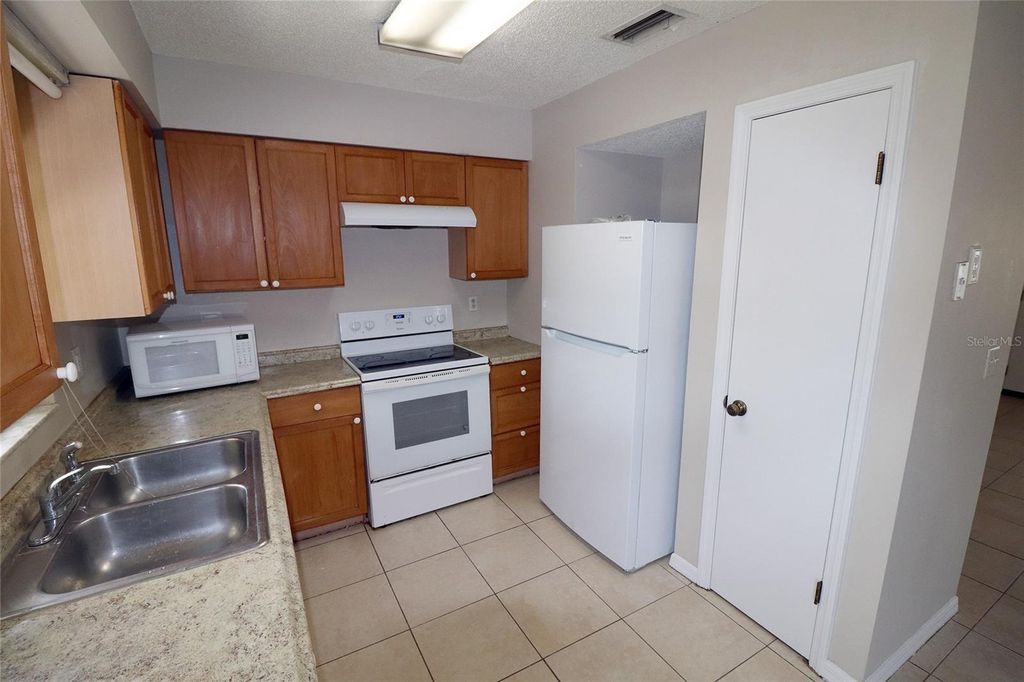 Image 26 of property listing at 109 E CHESTER STREET, Clermont, FL 34715