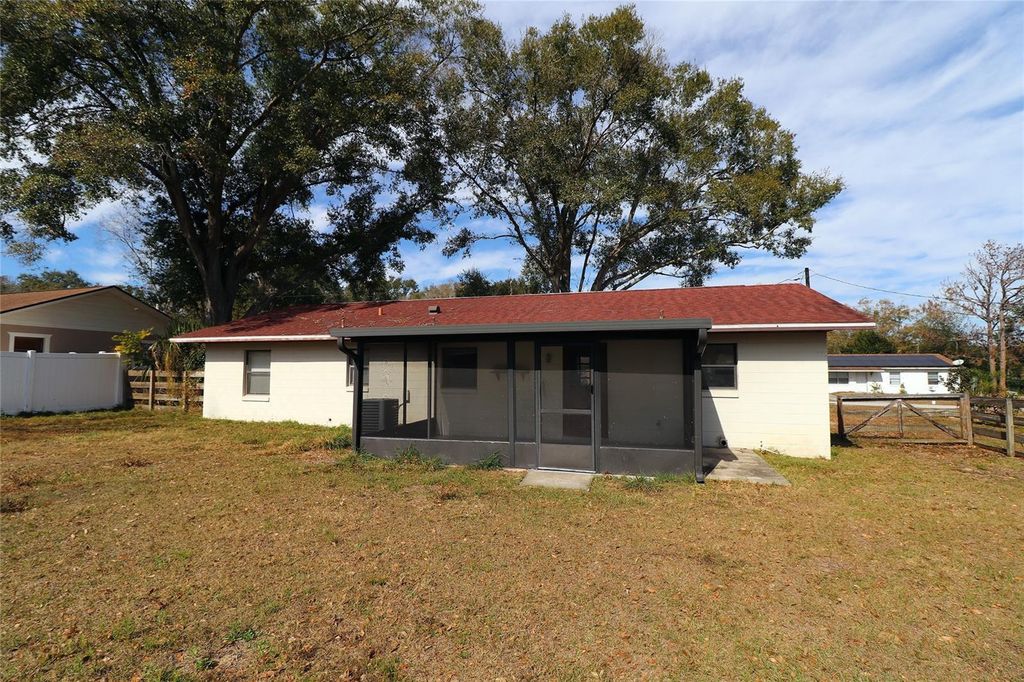 Image 7 of property listing at 109 E CHESTER STREET, Clermont, FL 34715