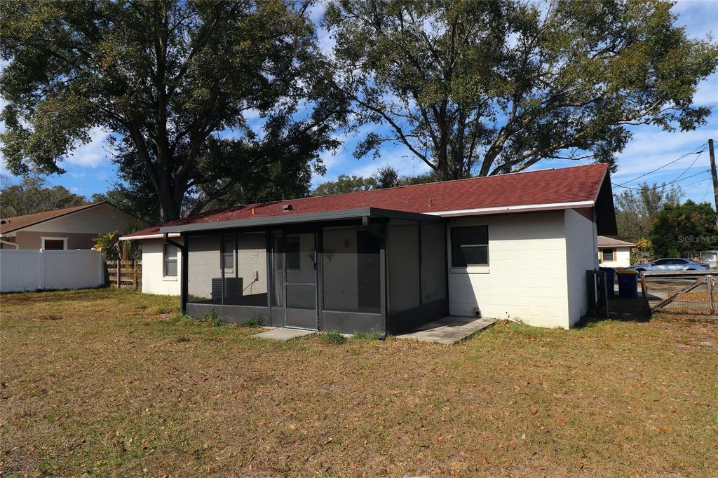 Image 8 of property listing at 109 E CHESTER STREET, Clermont, FL 34715