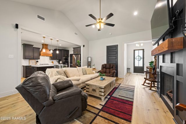 5306 Belvedere East Drive, Youngsville, LA 70592