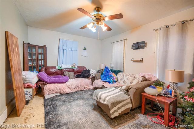 4422 N Lapeer Road, Columbiaville, MI 48421