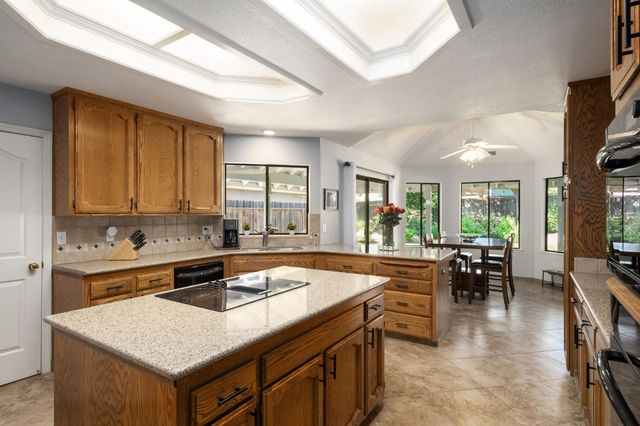 1554 E Omaha Avenue, Fresno, CA 93720