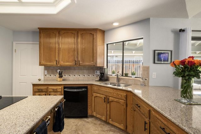 1554 E Omaha Avenue, Fresno, CA 93720