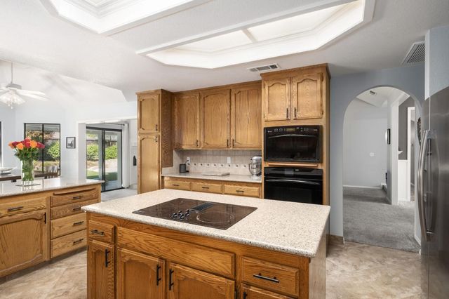 1554 E Omaha Avenue, Fresno, CA 93720