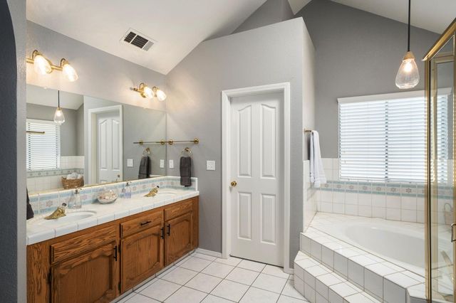 1554 E Omaha Avenue, Fresno, CA 93720