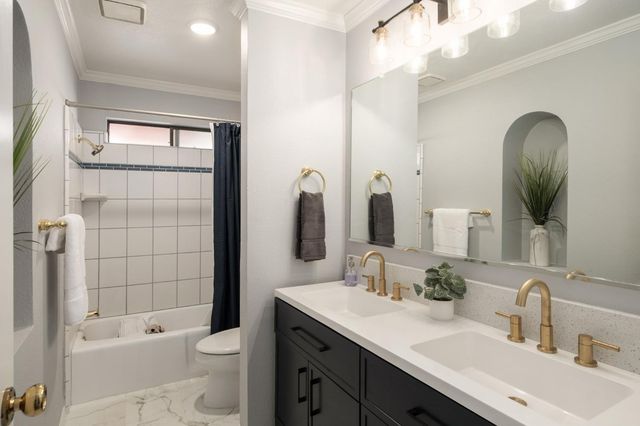 1554 E Omaha Avenue, Fresno, CA 93720