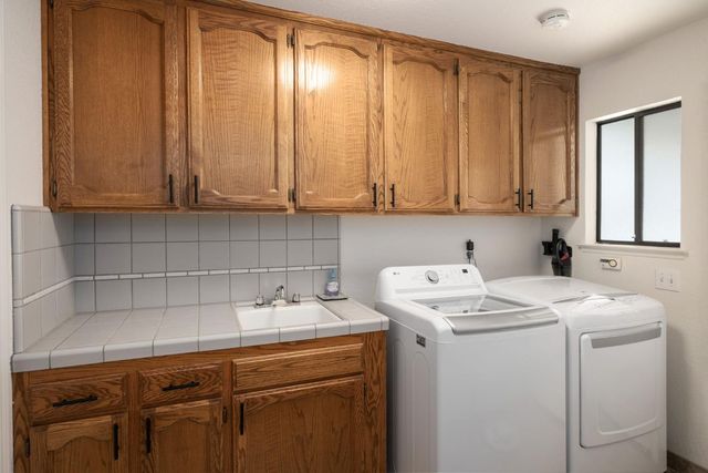 1554 E Omaha Avenue, Fresno, CA 93720