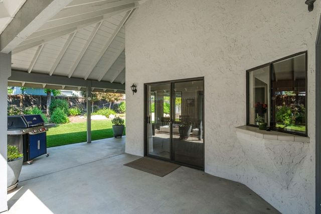 1554 E Omaha Avenue, Fresno, CA 93720