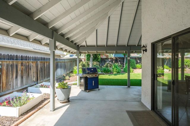 1554 E Omaha Avenue, Fresno, CA 93720