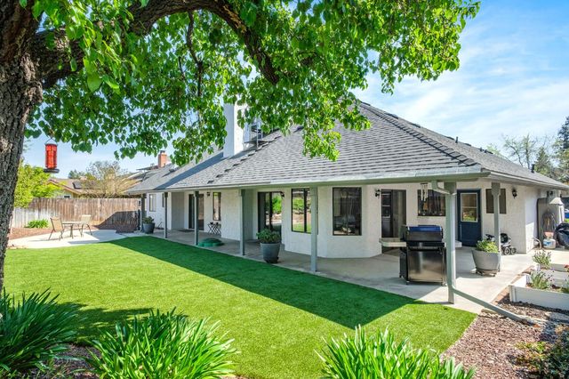 1554 E Omaha Avenue, Fresno, CA 93720