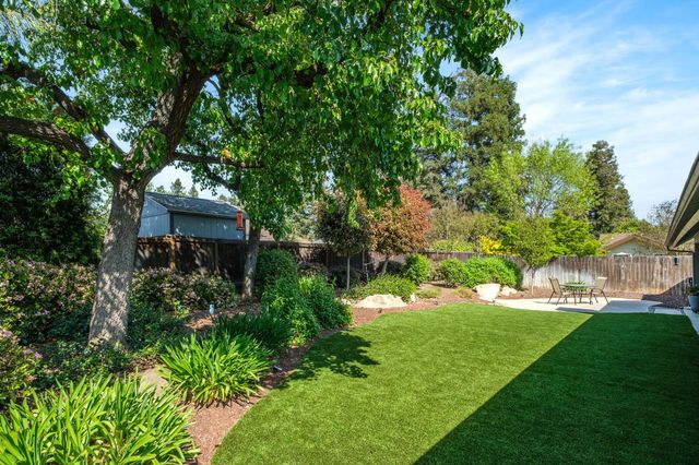 1554 E Omaha Avenue, Fresno, CA 93720