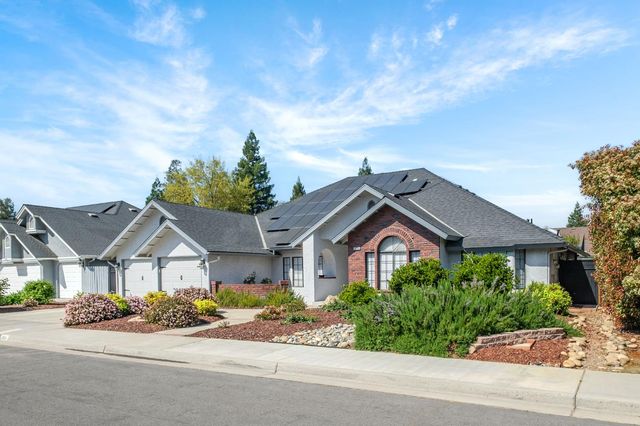 1554 E Omaha Avenue, Fresno, CA 93720