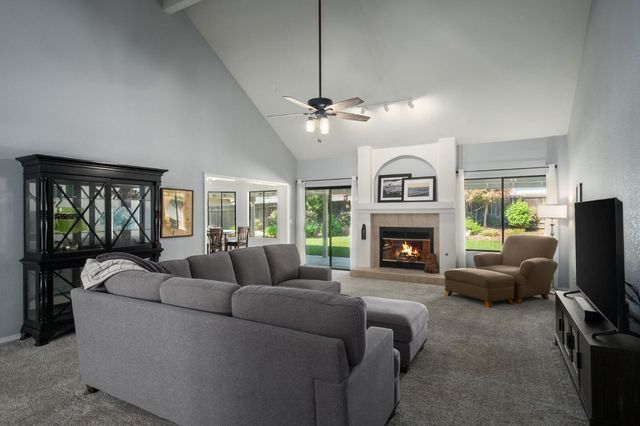 1554 E Omaha Avenue, Fresno, CA 93720