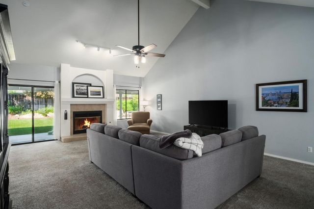 1554 E Omaha Avenue, Fresno, CA 93720