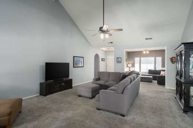 1554 E Omaha Avenue, Fresno, CA 93720