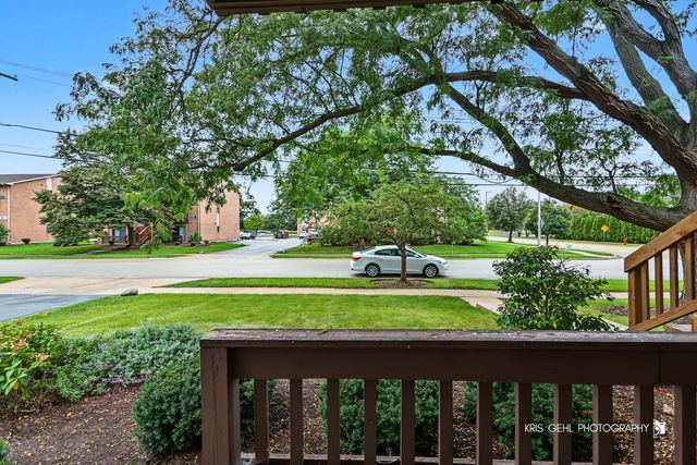271 12th Street B, Wheeling, IL 60090