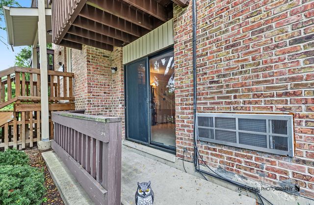 271 12th Street B, Wheeling, IL 60090