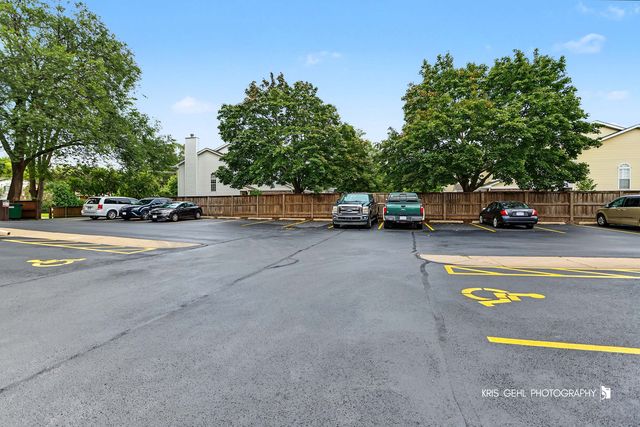 271 12th Street B, Wheeling, IL 60090