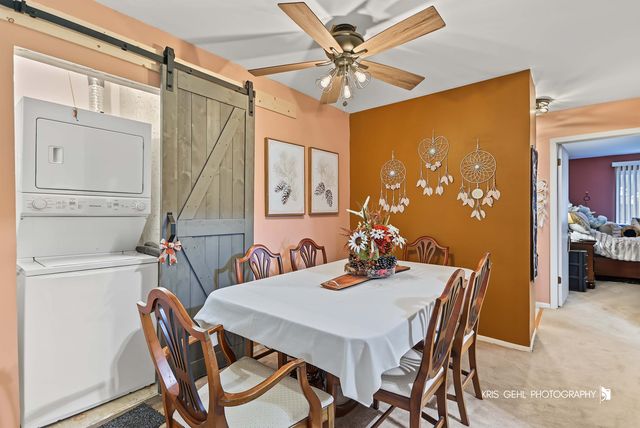 271 12th Street B, Wheeling, IL 60090