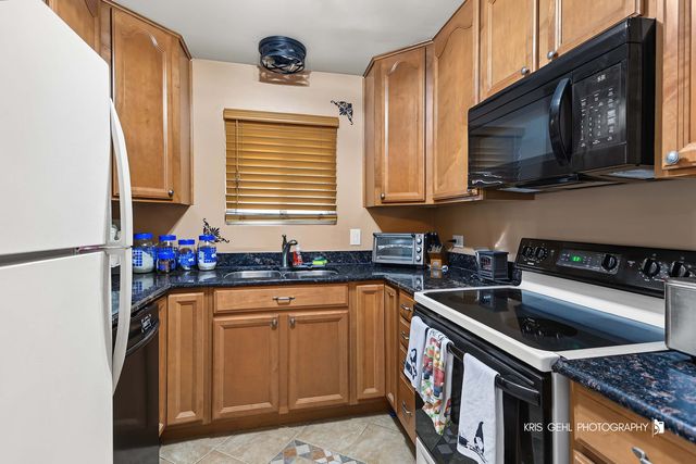 271 12th Street B, Wheeling, IL 60090
