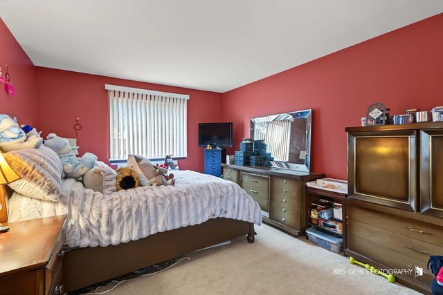 271 12th Street B, Wheeling, IL 60090