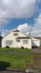 912 1st Street, Hoquiam, WA 98550