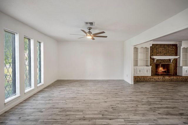 5122 Foresthaven Drive, Houston, TX 77066