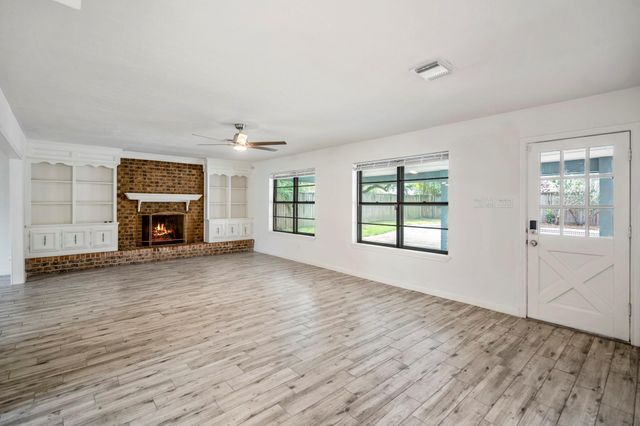 5122 Foresthaven Drive, Houston, TX 77066