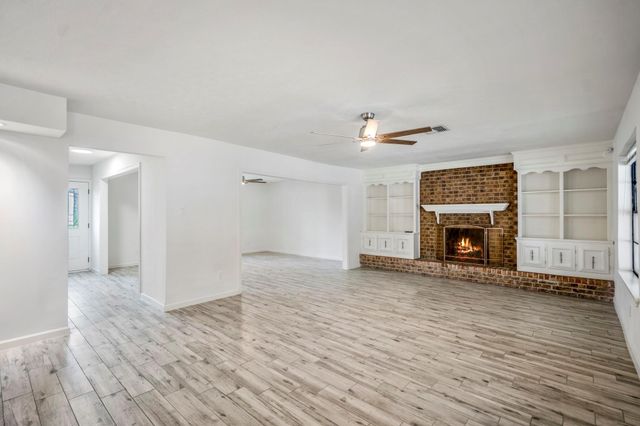 5122 Foresthaven Drive, Houston, TX 77066