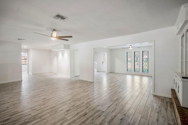 5122 Foresthaven Drive, Houston, TX 77066