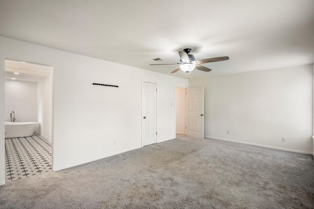 5122 Foresthaven Drive, Houston, TX 77066