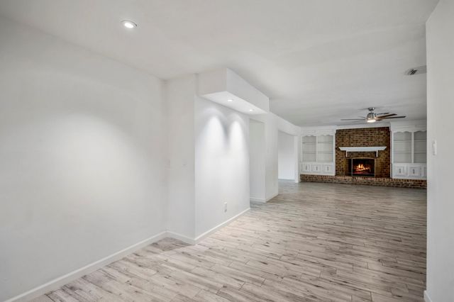 5122 Foresthaven Drive, Houston, TX 77066